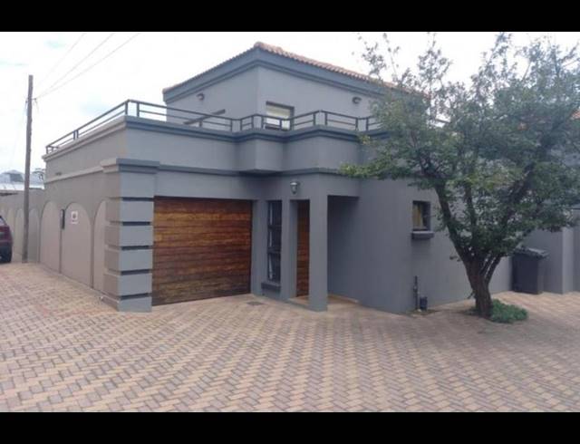 2 BEDROOM HOUSE FOR SALE IN NEW REDRUTH